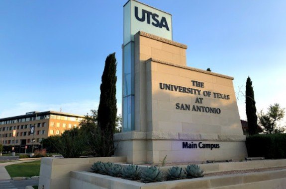 Stone sign reading the University of Texas at San Antonio Main Campus